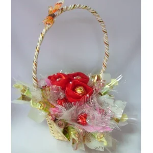 Ваниль с красными розами